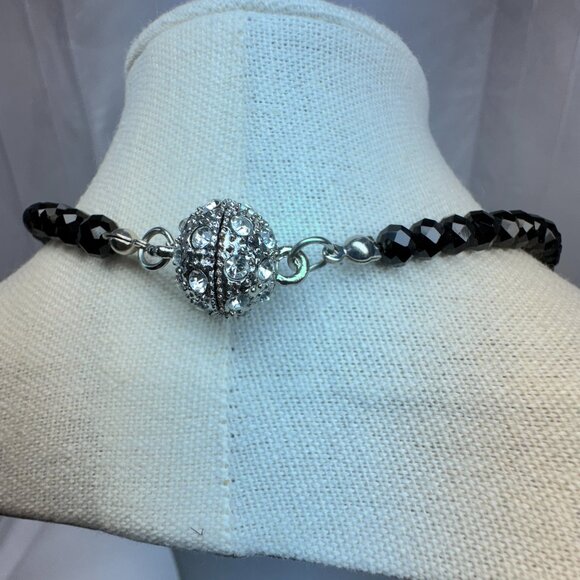 Black Shinny Glass Faceted Beads Necklace 18 inches Magnetic Clasp Prom Wedding - Picture 6 of 7